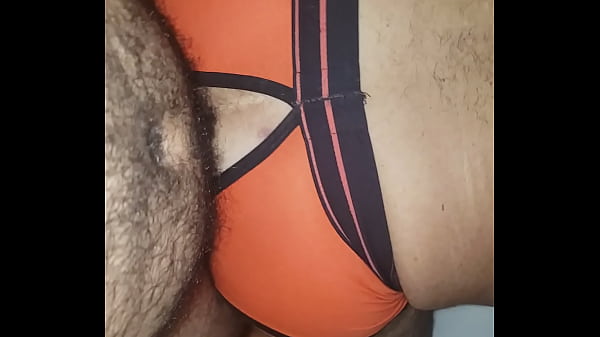 Chic&atilde_o dando pro novinho pentelhudo e peludo de BH