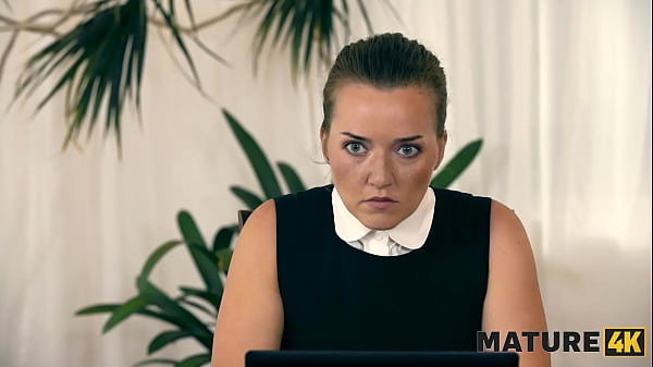 Play MP4 - MATURE4K&period; Old Elle with huge tits fucked her gardener in doggy and ended up in court