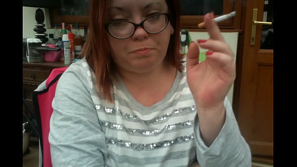 Nonton Start The Day With A Cigarette! Bbw Smoking & Coughing thumbnail