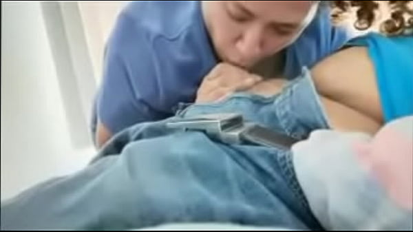 Novia mamando verga