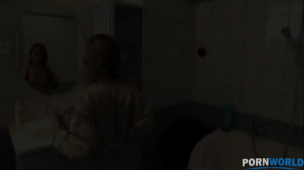 Nonton Sucking, Soaping, And Splashing In The Tub Gp1630 thumbnail