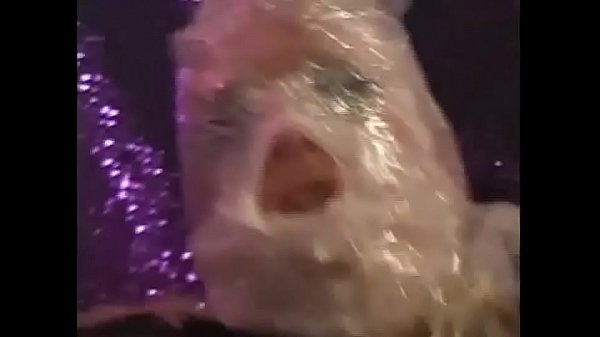 Nonton Slave Wrapped In Latex And Cellophane Gives A Deep Blowjob thumbnail