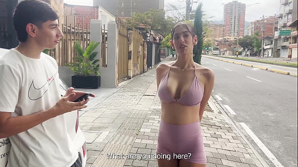 Reconocí_ a una actriz porno en la calle y se tragó_ mi verga