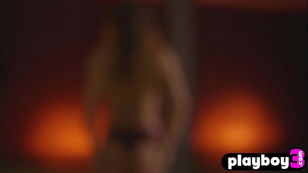 Nonton Sexy Babe Posed For A Camera thumbnail