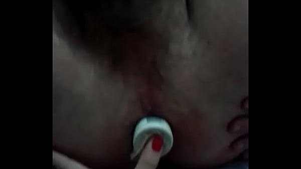 Ela enfiou um tubo de desodorante no meu cu. 