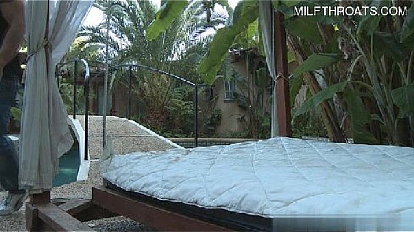 Nonton Sexy Model Bouncing Boobs thumbnail