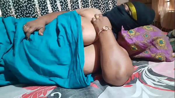 दिबारा भाभी चाहती हैं कि उसकी रूममेट उसकी ज़ोर से चुदाई सुने thumbnail