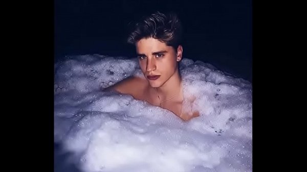 Nonton 2222222 thumbnail