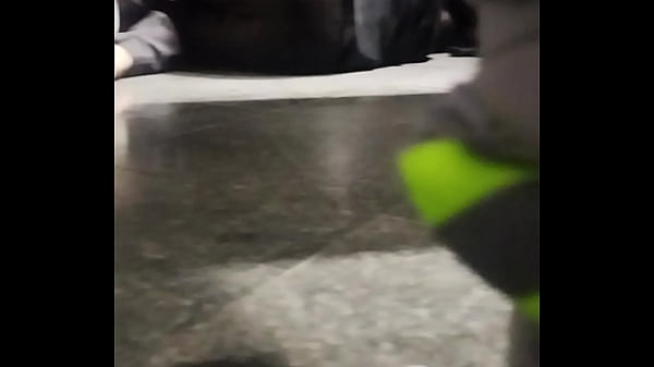 Banheirao Cara Chegou De Viagem Foi Pro Banheiro Deitou No Box E Caiu De Boca Na Rola. O Faxineiro Ainda Ficou Vigiando. thumbnail