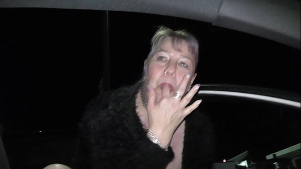 Nonton Nz Trashy Bitch Performs Publicly At Kfc And Then Pees Against The Wall At The Petrol Station thumbnail