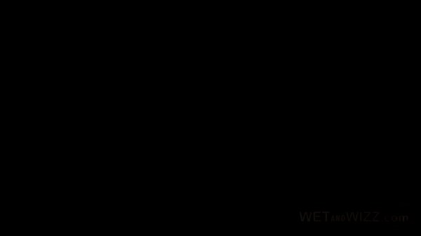 Nonton Brunette Loves Pissing And Fingering thumbnail