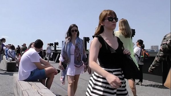 Nonton Naked In New York City thumbnail