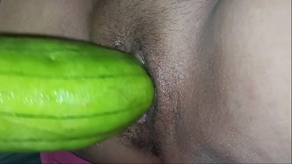 Nonton เล่นเสียวท่ายากกับผลไม้ที่แหย่เข้าไปในรูหี thumbnail