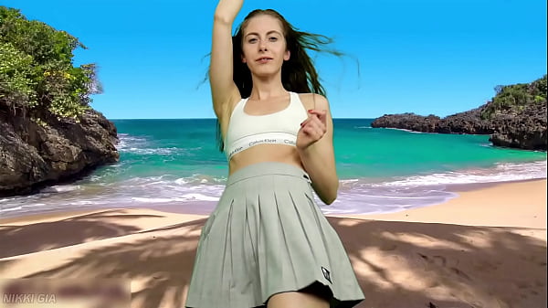 She has no panties wait until the wind blows
