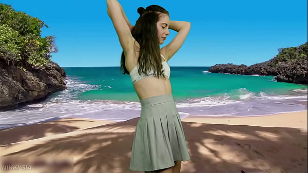 Nonton She Has No Panties, Wait Until The Wind Blows thumbnail