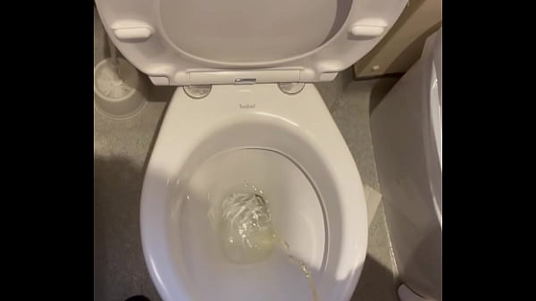 Nonton Pissing In Bathroom thumbnail