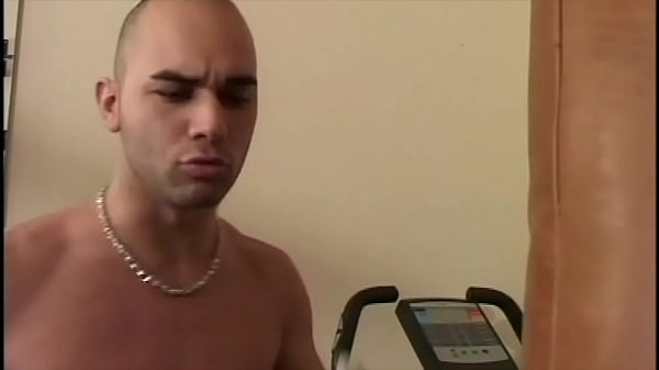 Nonton A Nice Fuck At The Gym With 2 Horny Men thumbnail