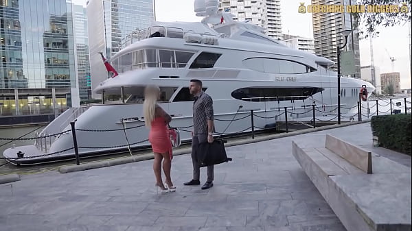 Nonton Sexy English Pawg Will Do Anything For $1,000,000 thumbnail