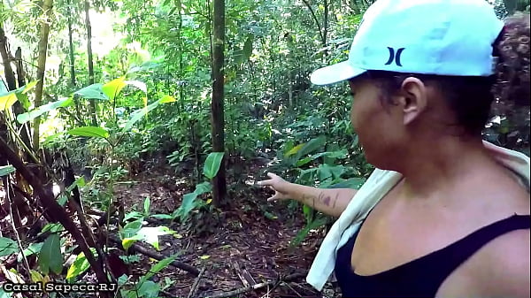 PUTINHA TREPANDO MUITO NO MEIO DO MATO 