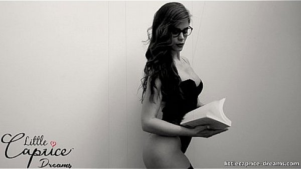 Nonton Threesome Public Fuck thumbnail