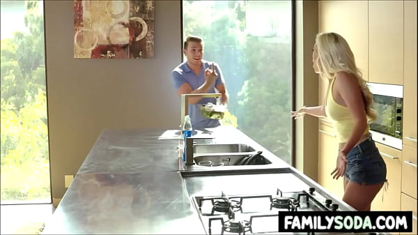 Nonton Stepbrother Adds His Sausage To Stepsisters Salad thumbnail