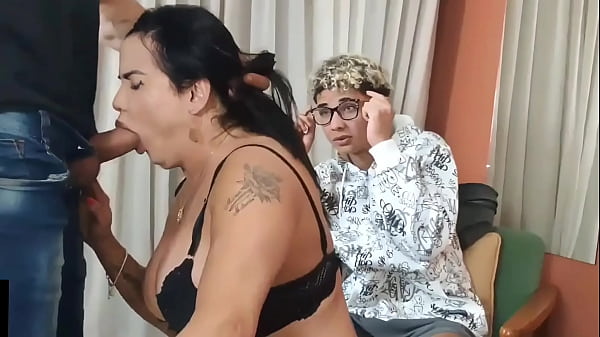 Madrasta Boa Ensina O Enteado Na Frente Do Corninho thumbnail