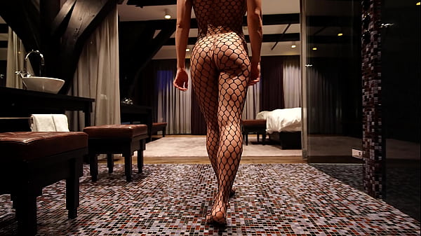 Nonton Gorgeous Step Mom Seduces Her Lustful Step Son By Using Her Tight Mouth thumbnail