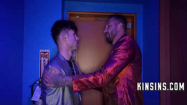 Nonton Ronnie Violet Fucks Stepdad And Stepbro At The Stripclub She Works In thumbnail