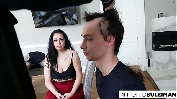 Antonio shaved the head of the cuckold in front of his step sister