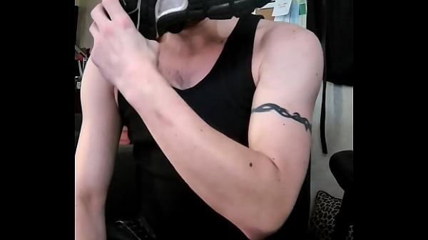 Talking about himself, smelling feet and measuring length 