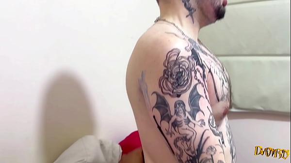 O Cara N&atilde;o Parava De Me Olhar No Bar, Fiz Sinal Pra Ele Me Seguir E Ele Me Comeu No Motel (completo No Red) thumbnail