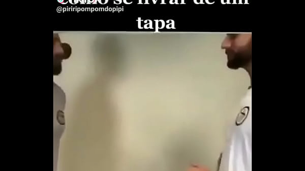 Treinando tapa com esse arrombado careca 