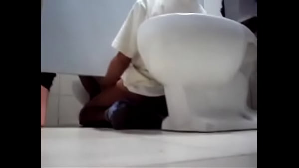 Sexo Gay en Ba&ntildeos de Plaza Vea