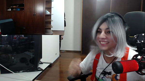 Egirls se beijando em livestream