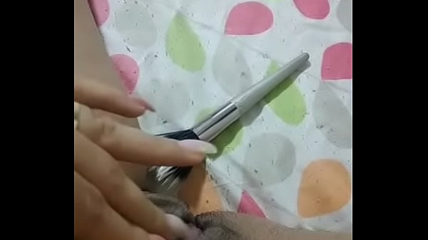 Esposa Gemendo Massageando At&eacute; Gozar thumbnail