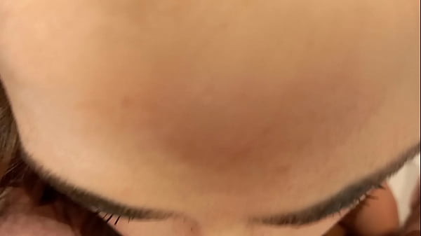 Play MP4 - Beautiful babe giving the best blowjob ever