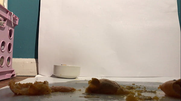 Nonton Sexy Girl With Lovely Feet Tramples, Sploshes Her Cookies! thumbnail