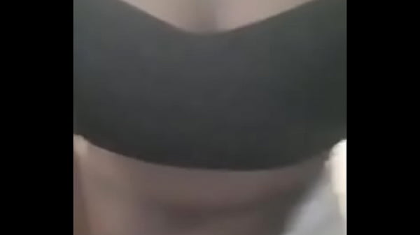 Novinha rebolando gostoso