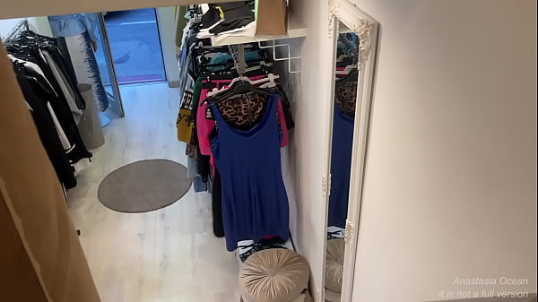 Nonton Trying On A Naked Body. A Beautiful Blonde Was Trying On Clothes In An Open Booth. Public. thumbnail