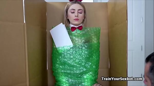 Nonton Sexbot Blows Her Master thumbnail