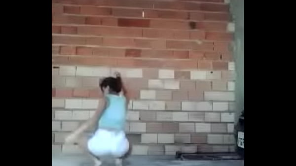Novinha dan&ccedilando funk sensuall