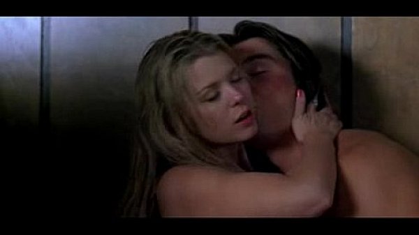 Nonton Tara Reid thumbnail