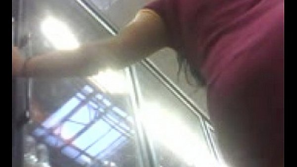 Bajo La Falda En Walmart thumbnail