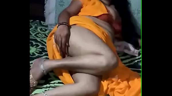 Nonton Horny Aunty Fucking With White Man thumbnail