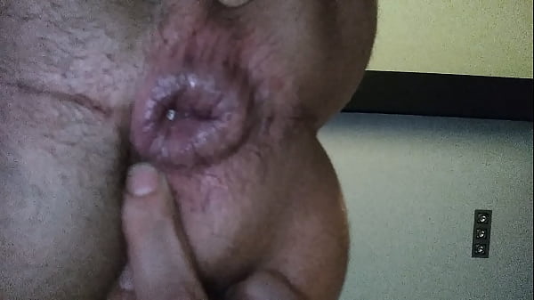 Chico mete pelotas golf balls en  el culo juguete Anal homemade amateur
