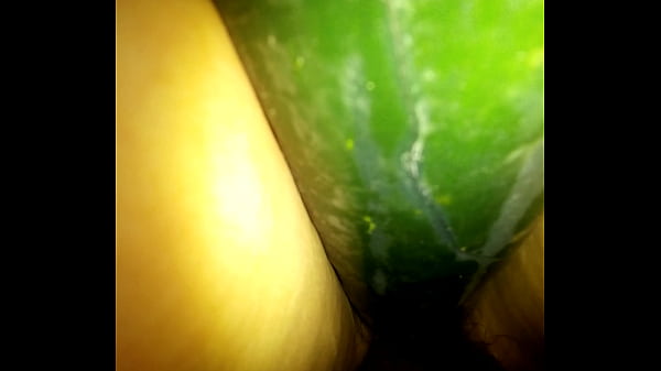 Nonton Cajamarquina Arrecha Se Mete Pepino Y Goza El Anal thumbnail