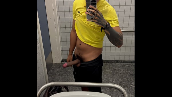 Pauzudo Pelado No Banheiro Da Faculdade Em Sp thumbnail