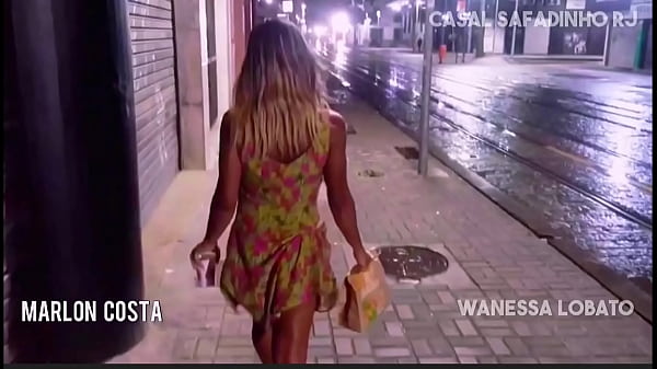 Sexo Em P&uacute;blico: Bbc Coloca Loira Pra Chupar Seu Pau Preto No Meio Da Rua thumbnail