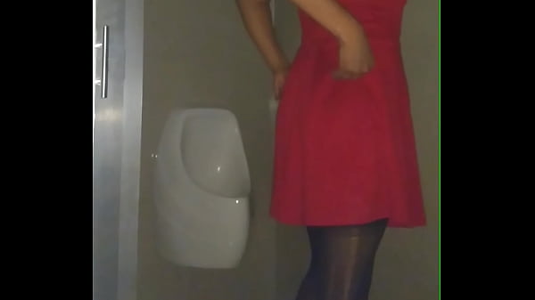 Andando De Cachonda En Publico thumbnail