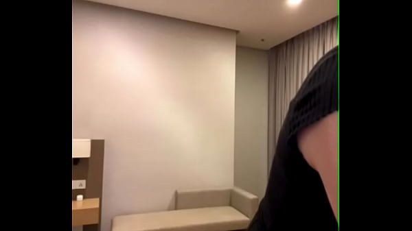 Nonton Stepmom With Biggest Milky Boobs thumbnail